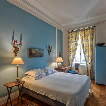 Spacious In Centre With Fireplace Appartamento