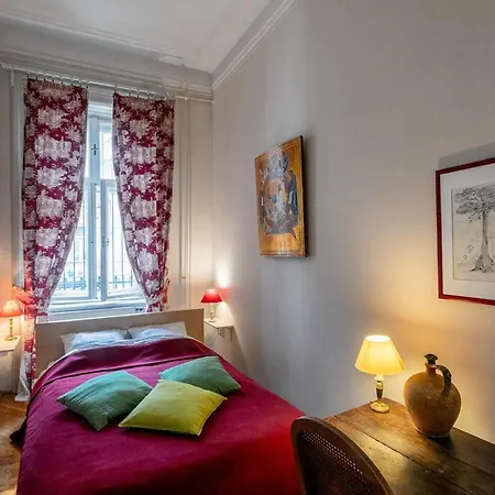 Appartamento Spacious In Centre With Fireplace *