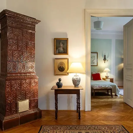 Appartamento Spacious In Centre With Fireplace *
