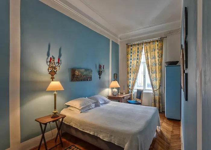 Spacious In Centre With Fireplace Apartament