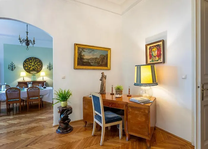 Spacious In Centre With Fireplace Appartement Budapest