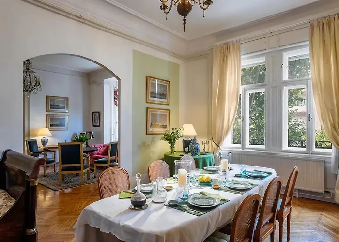 Spacious In Centre With Fireplace Appartement Budapest