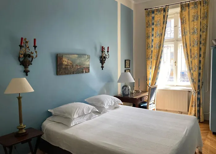 Spacious In Centre With Fireplace Budapest