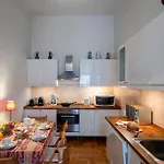 Spacious In Centre With Fireplace Apartament *