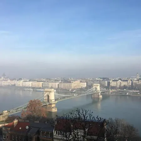 Spacious In Centre With Fireplace