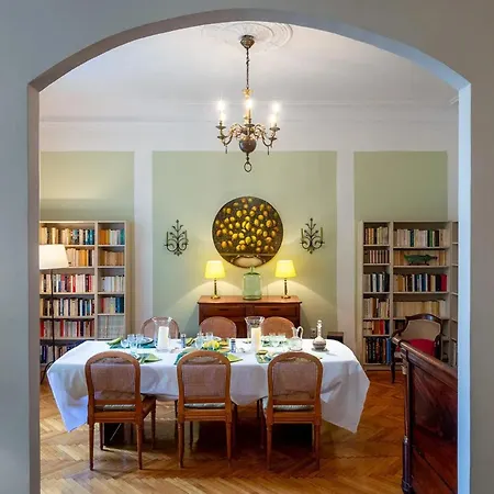 Spacious In Centre With Fireplace Apartament *