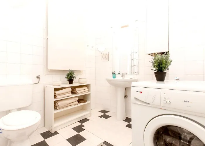 アパート Spacious In Centre With Fireplace *